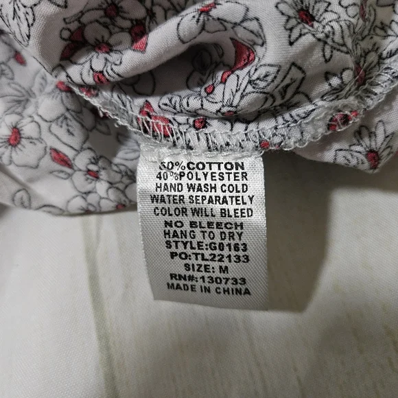 Umgee Floral Bell Sleeve Blouse With Crochet Lace Trim Size Medium - Picture 5 of 9